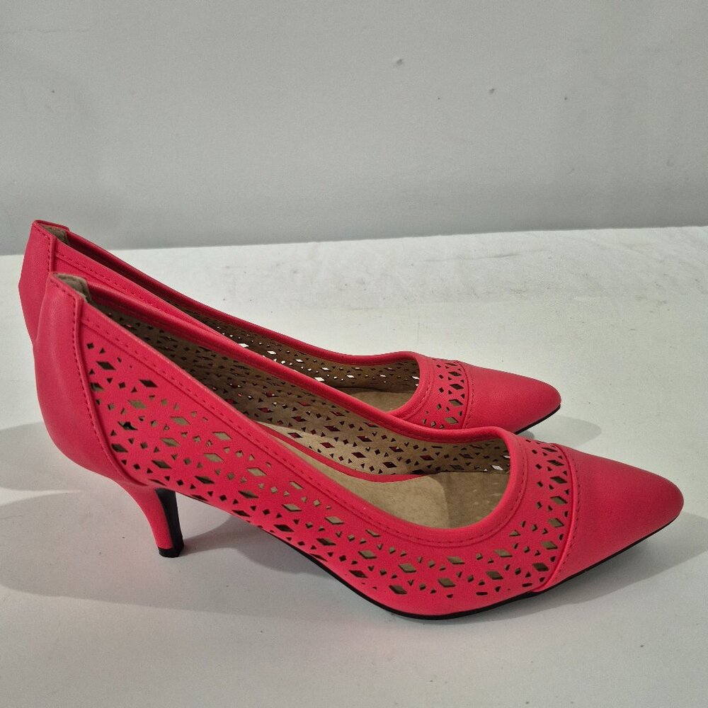 Boston Design Studio Women's Pump Pointed Toe Lazor Cut 7.5M New